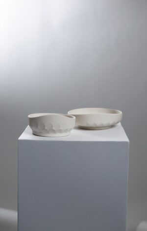 Set de plato y tazón Najell para bebés color blanco 6m+ ergonómico y seguro