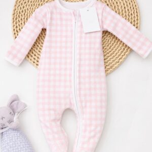 Pijama para bebé con zipper de cuadros celestes 100% algodón Pima Pippa, suave y cómoda para el descanso. rosada rosa rosado