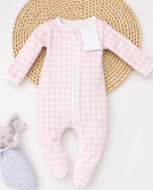 Pijama para bebé con zipper de cuadros celestes 100% algodón Pima Pippa, suave y cómoda para el descanso. rosada rosa rosado